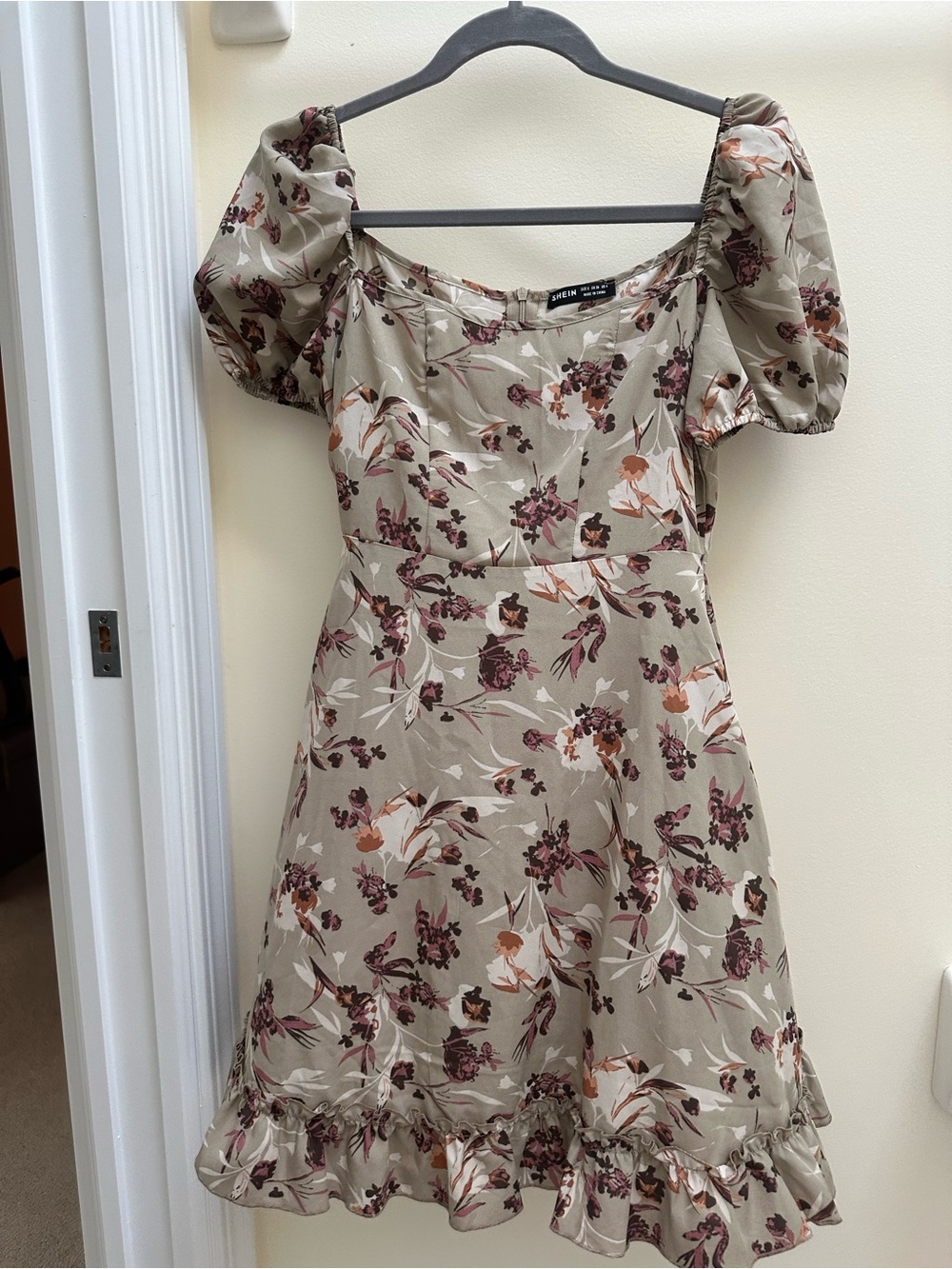 SHEIN Beige Floral Puff-Sleeve Mini Dress